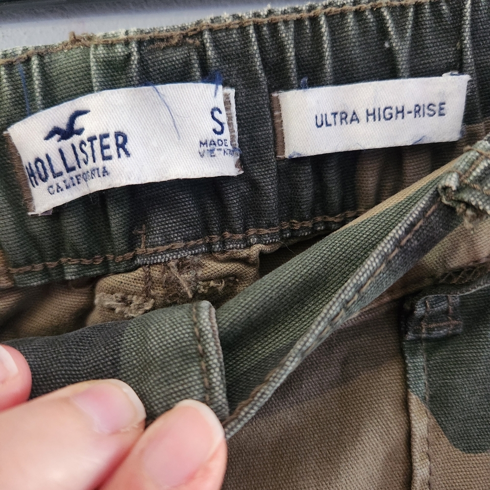 Hollister Ultra High-Rise Camouflage Pants